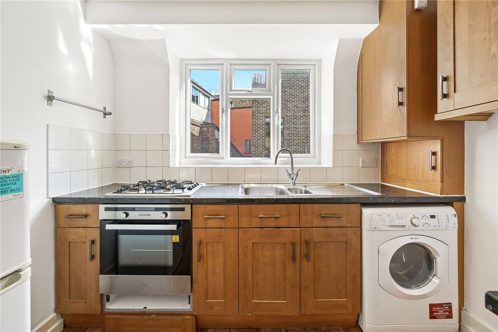 Property photo 2 of 7 Kitchen