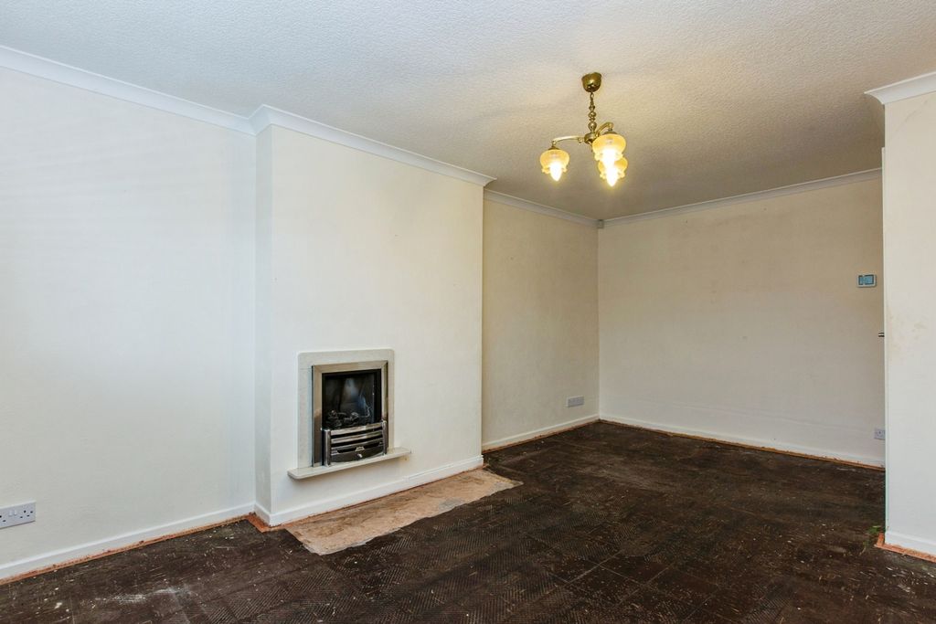 Property photo 2 of 18 Lounge