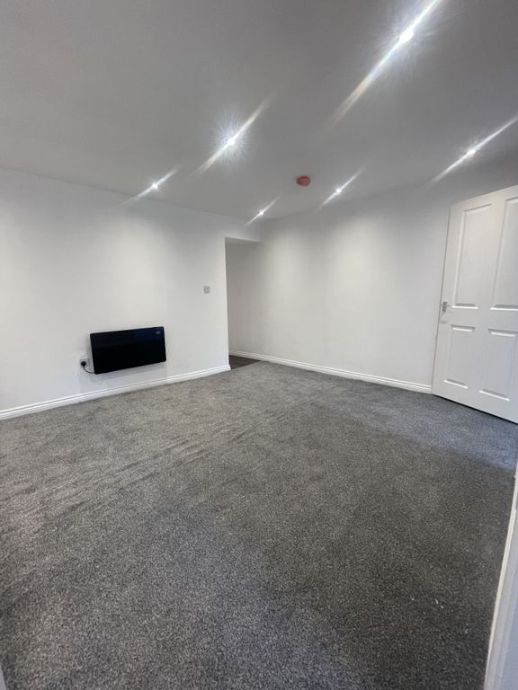 Property photo 1 of 6 Lounge Area