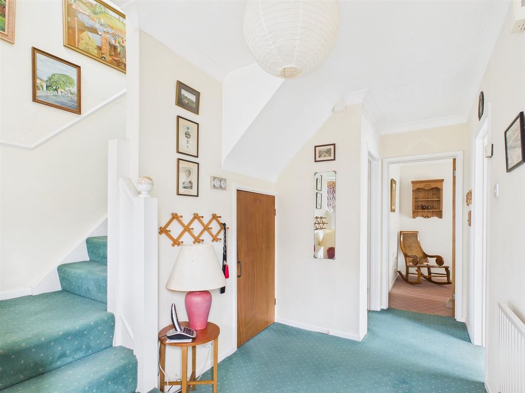 Property photo 3 of 16 Cam02295G0-Pr0283-Still002.Jpg
