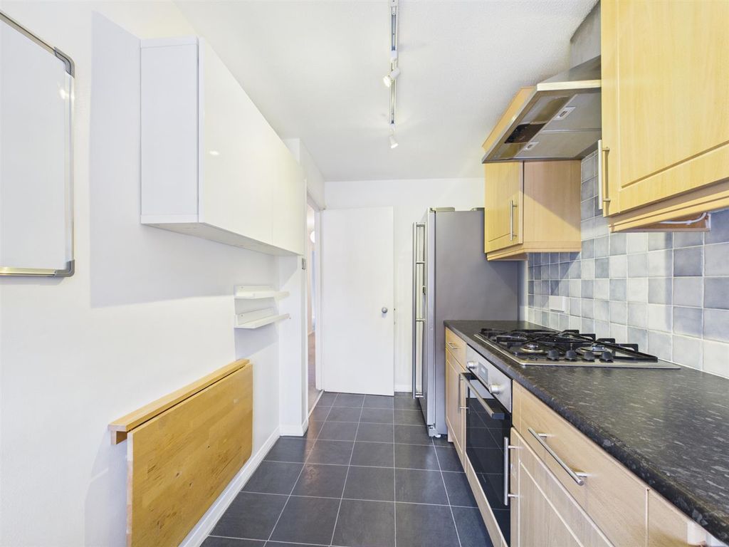 Property photo 3 of 18 Cam01563G0-Pr0226-Still013.Jpg