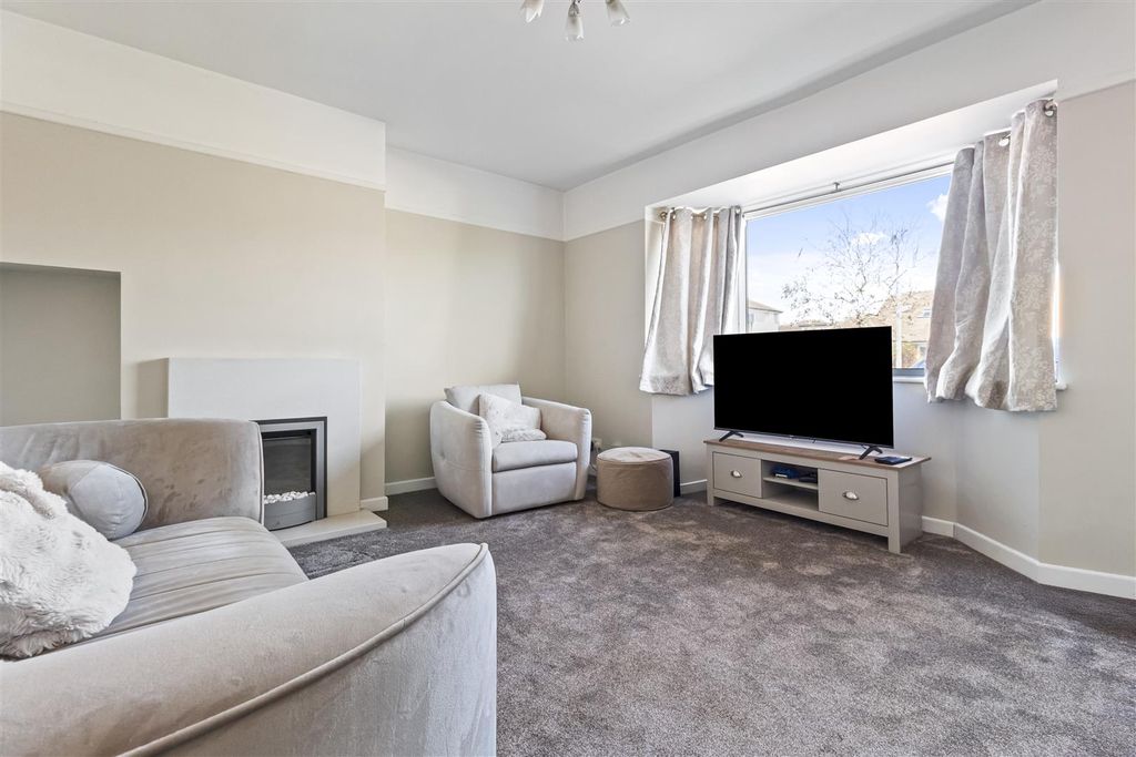 Property photo 3 of 17 47 Cranleigh Road-002.Jpg