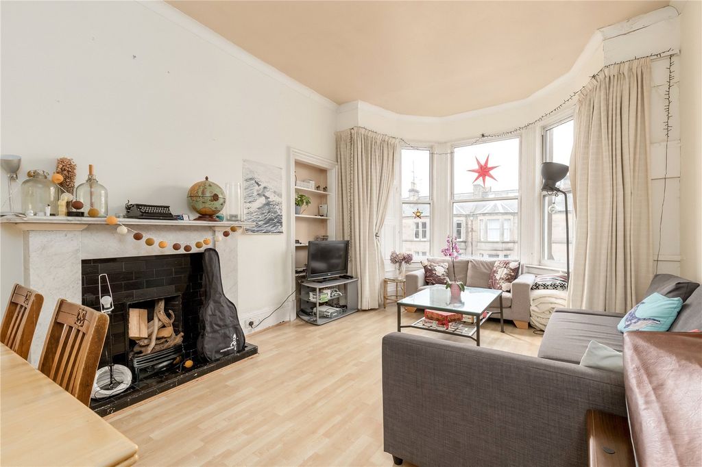 Property photo 2 of 23 Warrender Park Rd 04