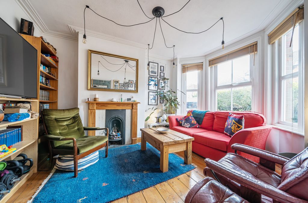 Property photo 2 of 13 1396973-13-69611F...