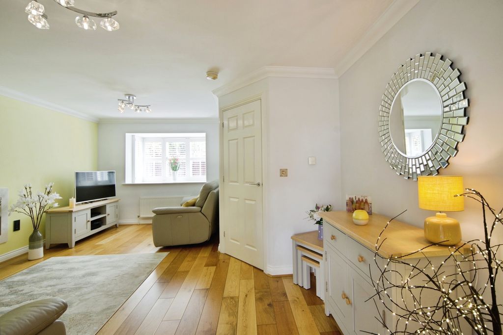 Property photo 3 of 28 Pbox-Img.Jpg