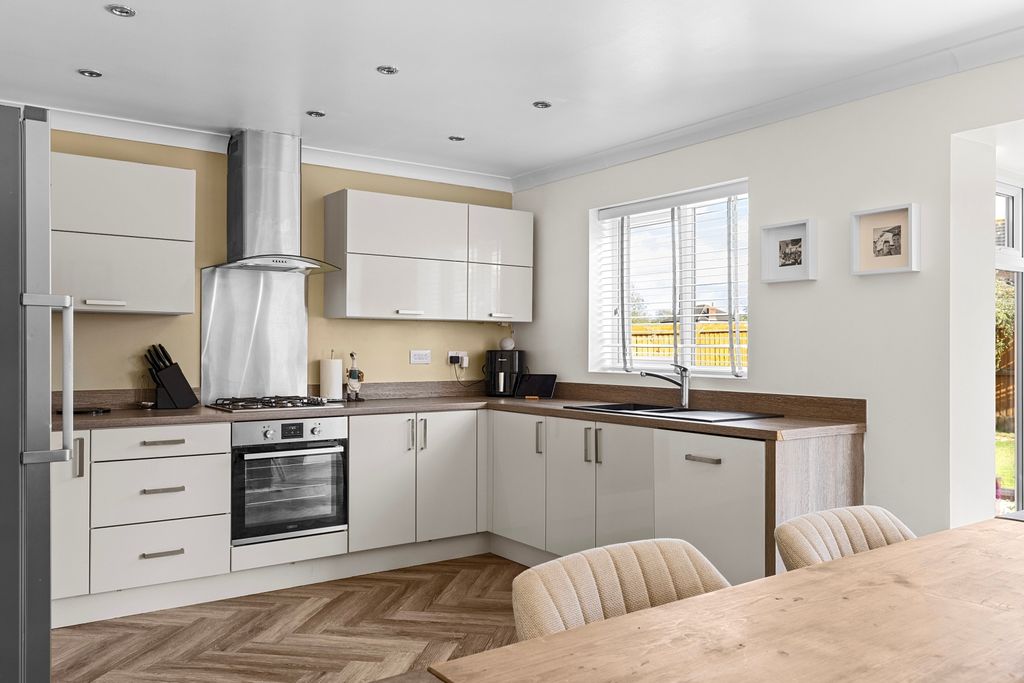 Property photo 3 of 20 Kitchen Dining Room