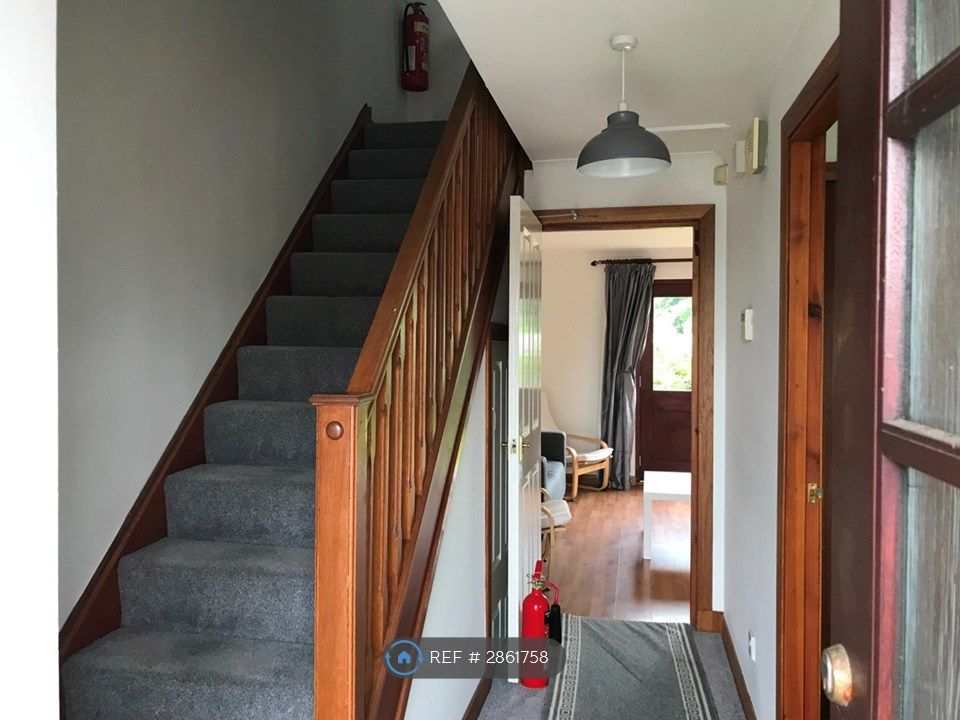 Property photo 3 of 17 Entrance Hall