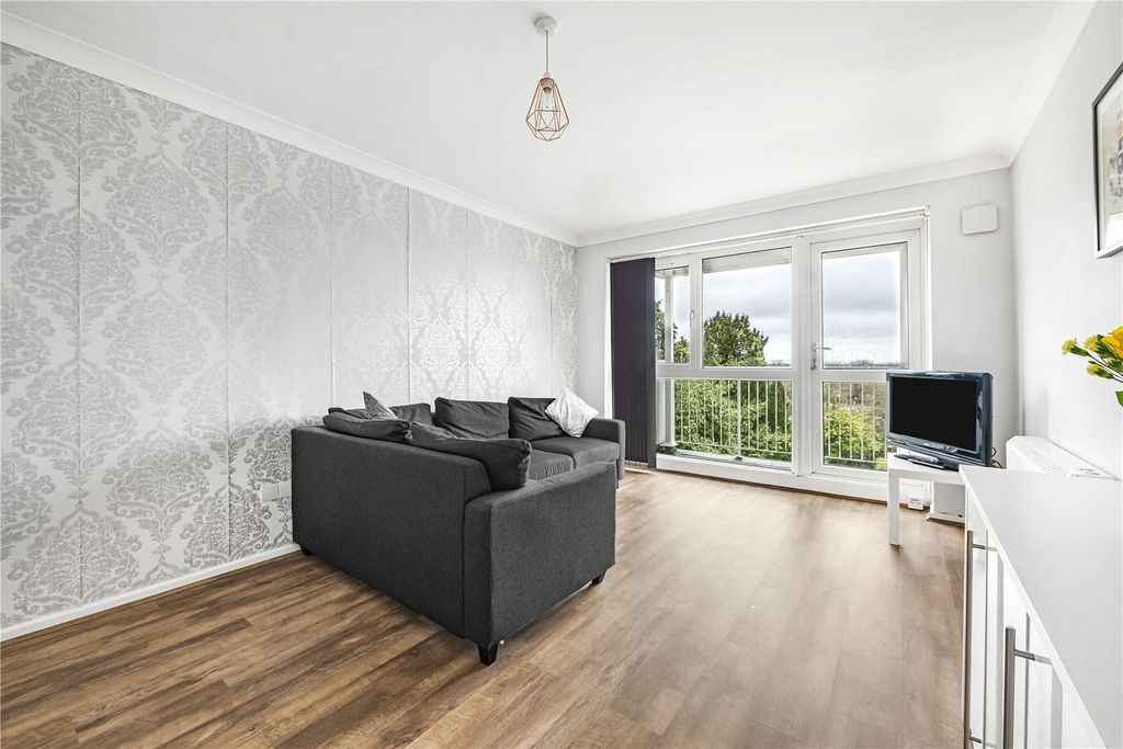 Property photo 2 of 11 Picture No. 12