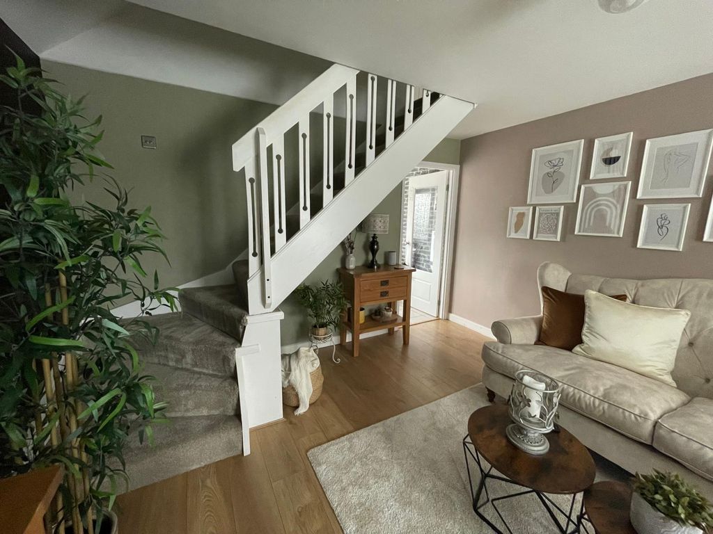 Property photo 3 of 31 Image00029
