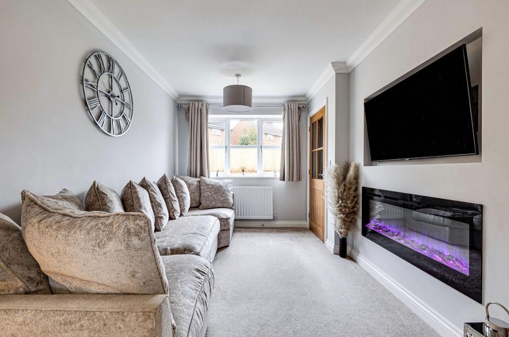 Property photo 3 of 16 Living Room