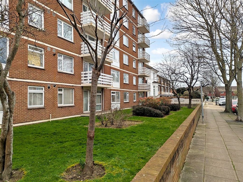 Property photo 1 of 6 Front