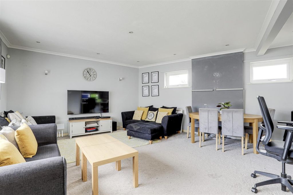 Property photo 3 of 18 01.Jpg