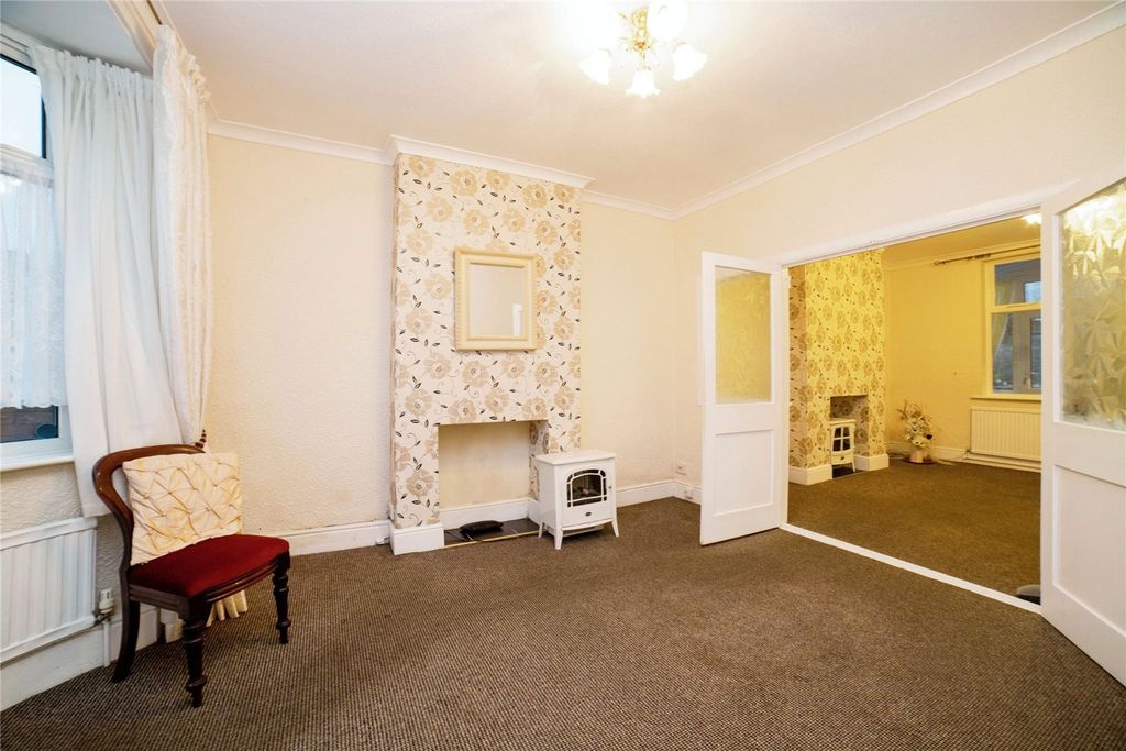 Property photo 3 of 17 Living Room