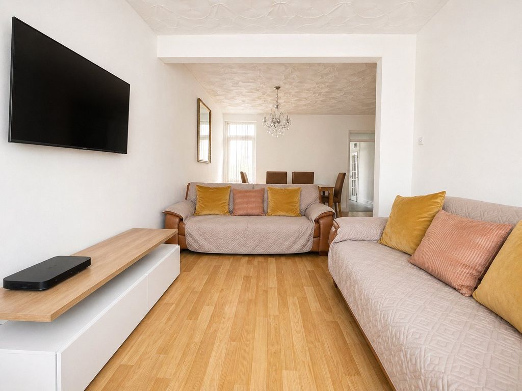 Property photo 2 of 10 Lounge