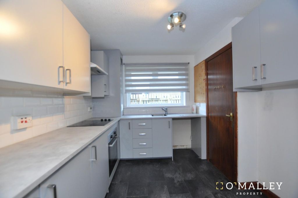 Property photo 3 of 10 Kitchen