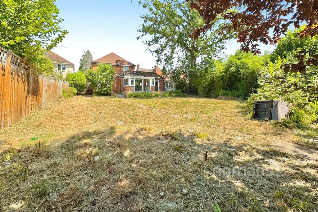 Property photo 2 of 30 Picture No. 32
