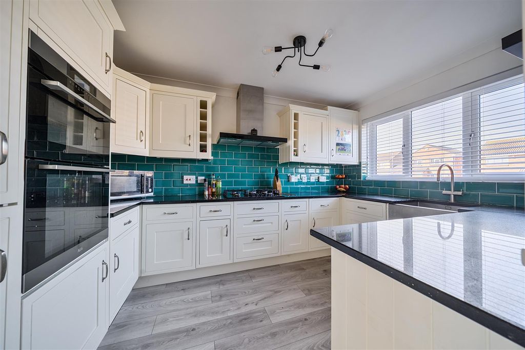 Property photo 1 of 18 1373716-5-690349B994d2d.Jpg