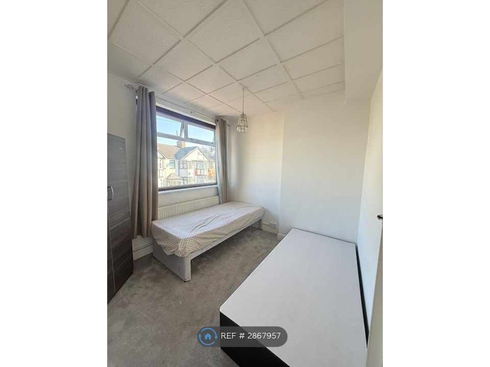 Property photo 3 of 5 Room 2