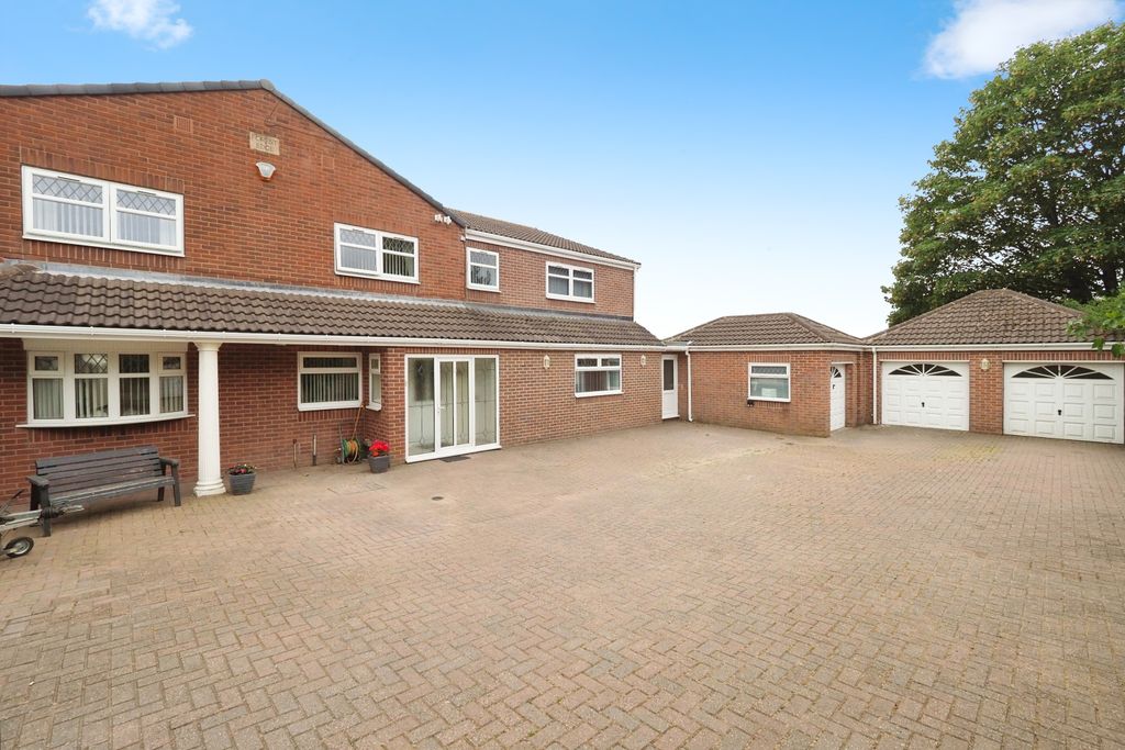 Property photo 1 of 22 A Rare Gem For The Whole Family!