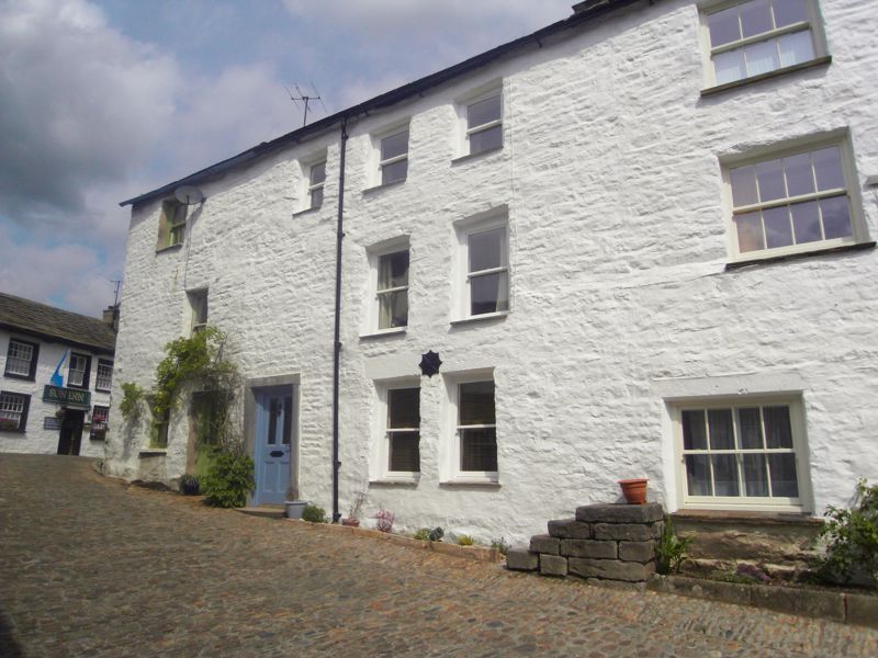 Property photo 1 of 17 White Hart House