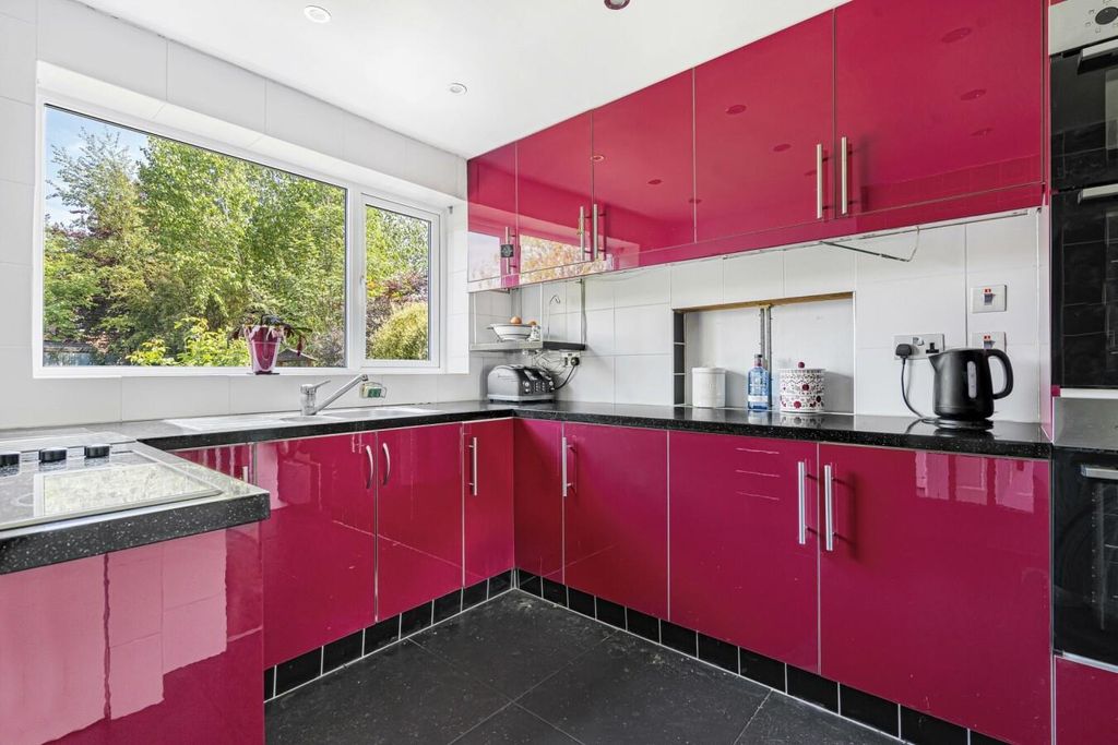 Property photo 3 of 23 3833843_Preview.Jpg