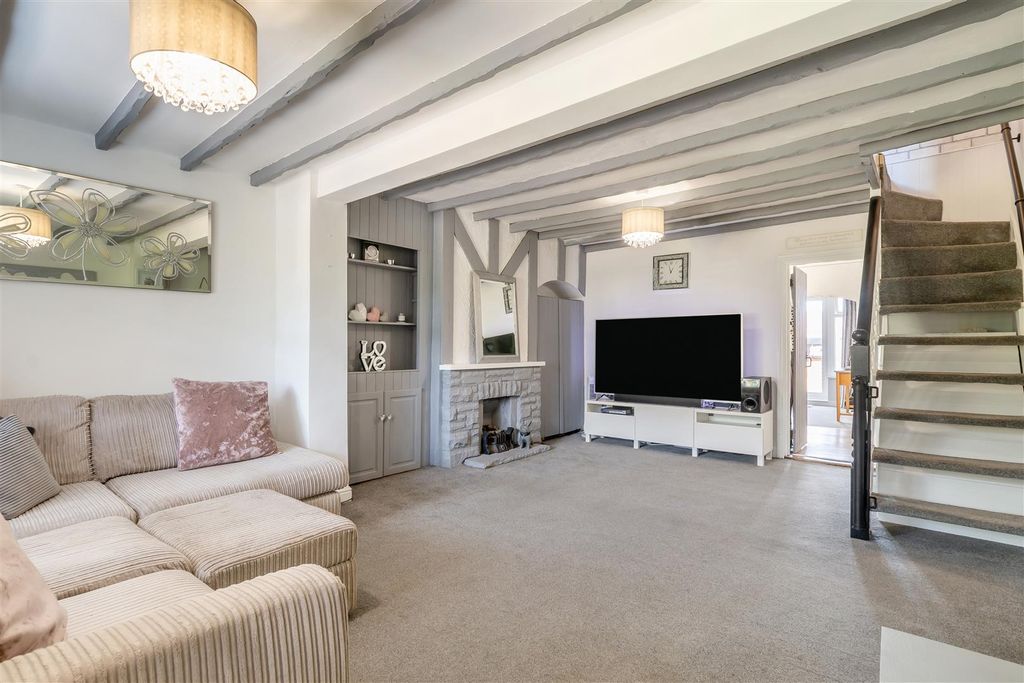 Property photo 3 of 16 8663201-Interior10.Jpg
