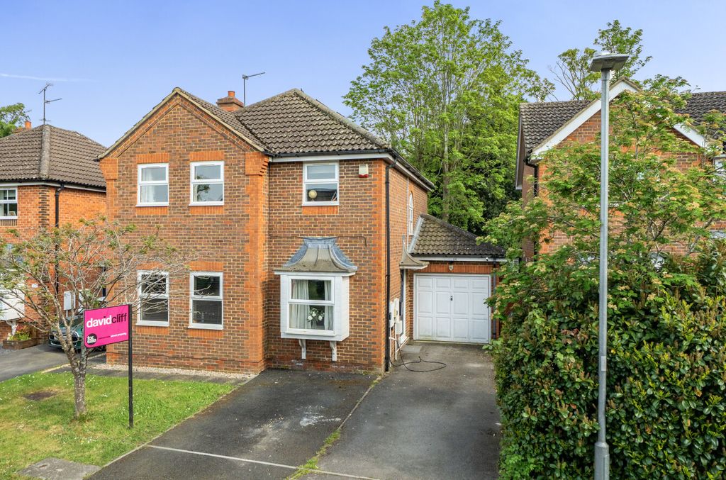 Property photo 1 of 27 1453451-1-69Fe012...
