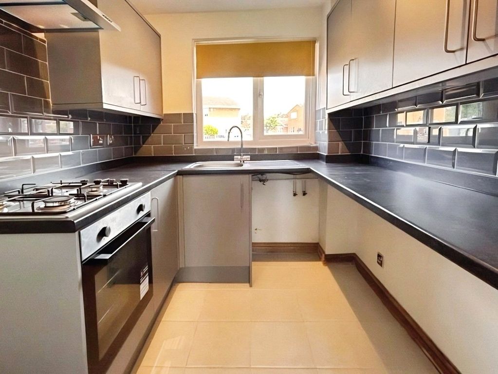 Property photo 3 of 7 Kitchen