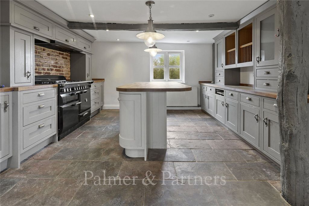 Property photo 3 of 15 Kitchen