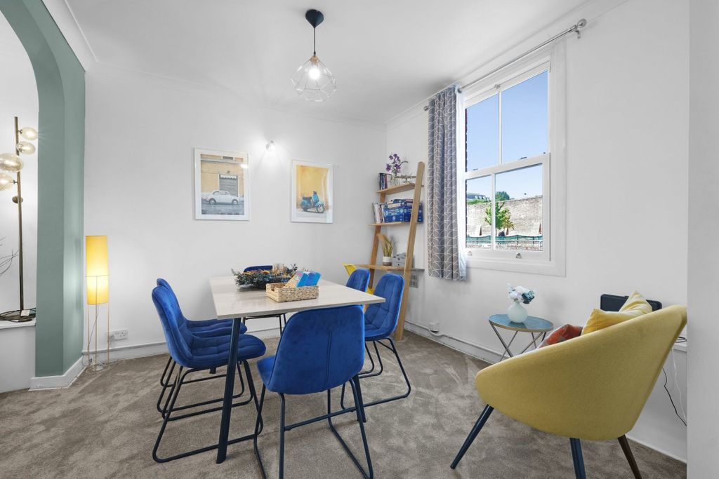 Property photo 3 of 32