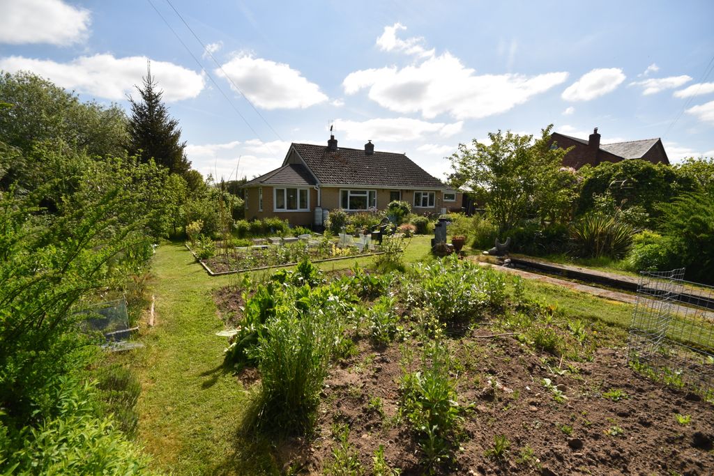 Property photo 2 of 19 Front Garden