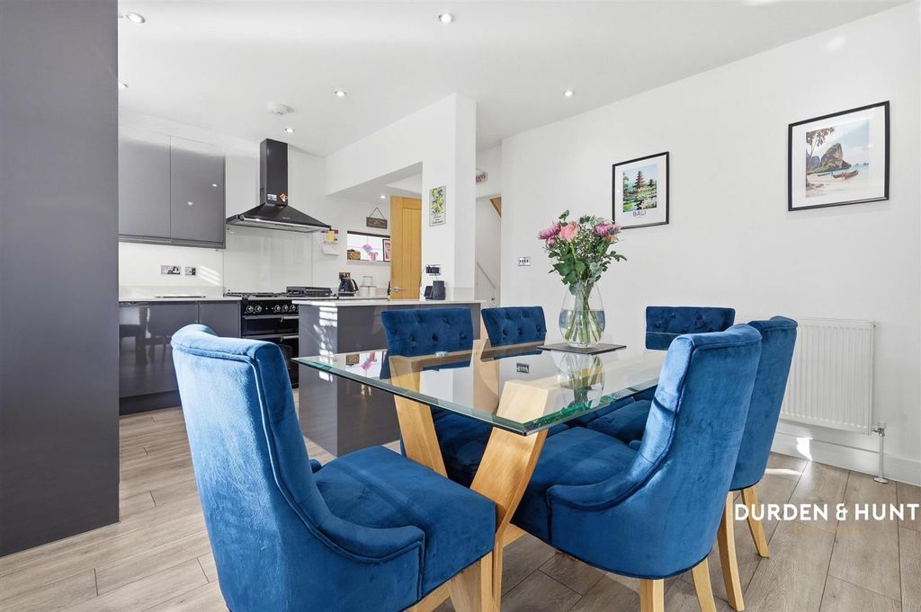 Property photo 3 of 25 Lympstone Close