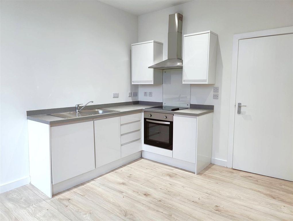 Property photo 3 of 8 Kitchen