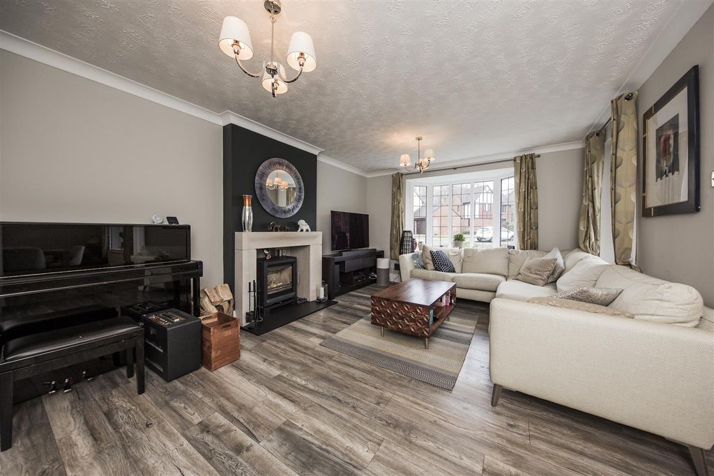 Property photo 2 of 37 Lounge