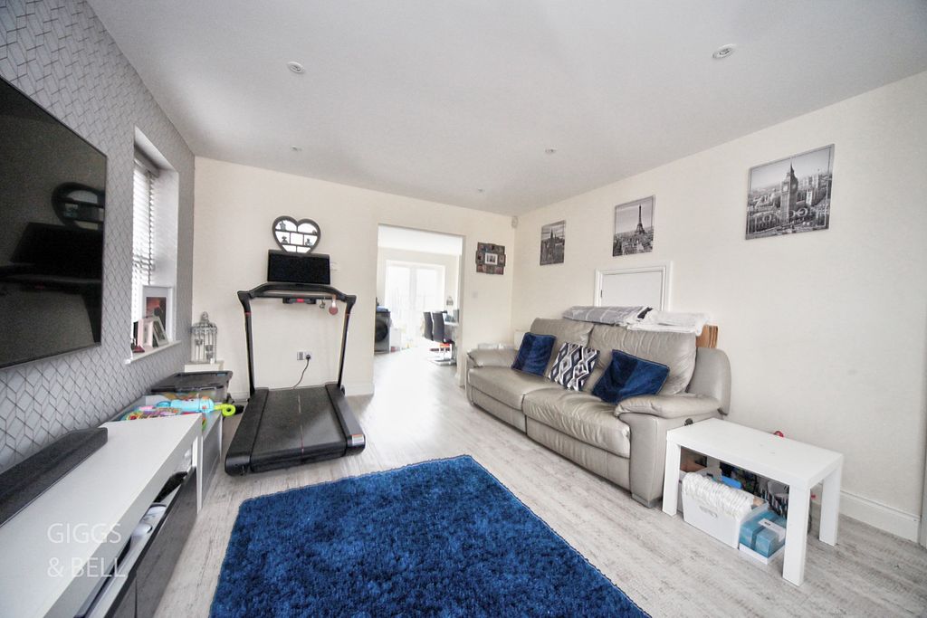 Property photo 3 of 22 3879163