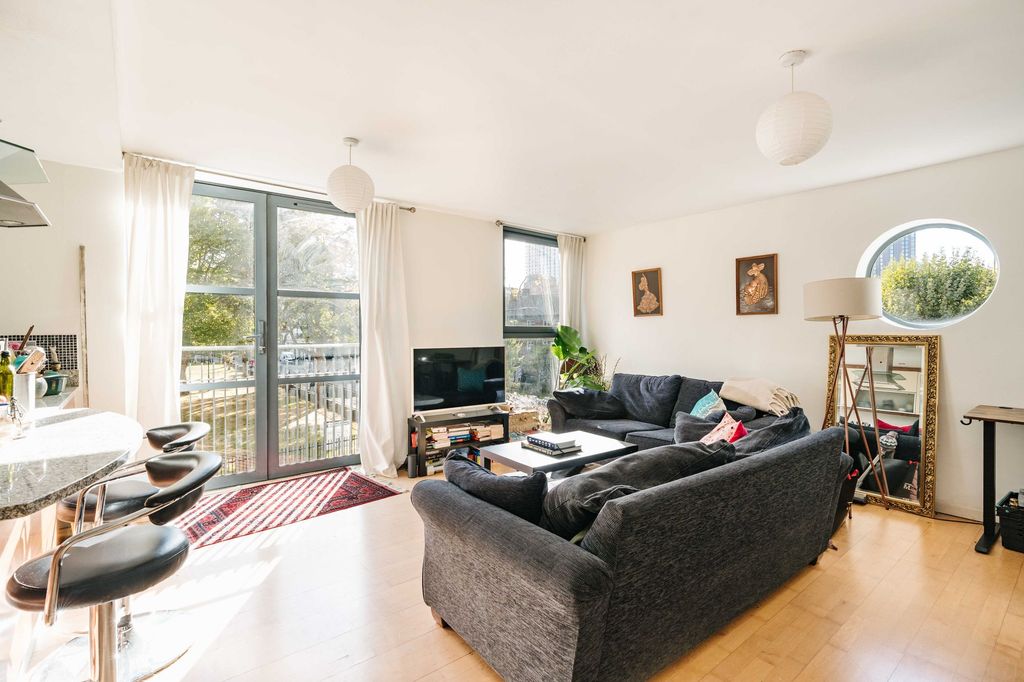 Property photo 2 of 12 Fanshaw Street