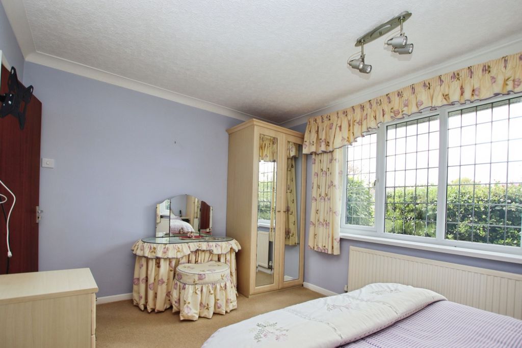 Property photo 2 of 17 4204351