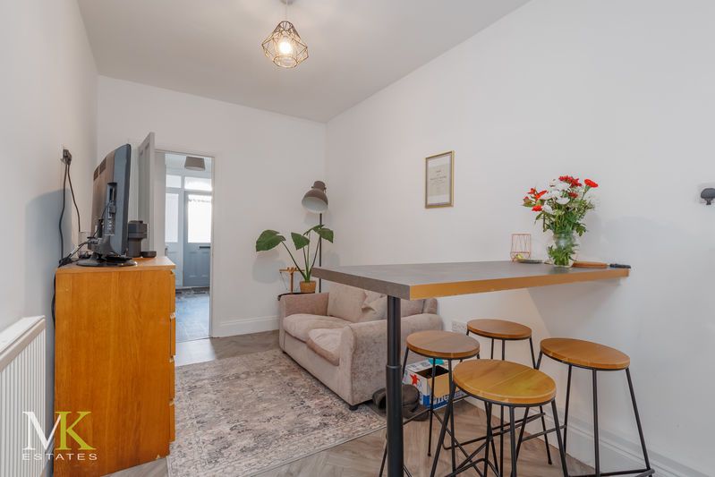 Property photo 3 of 14 Photo 8