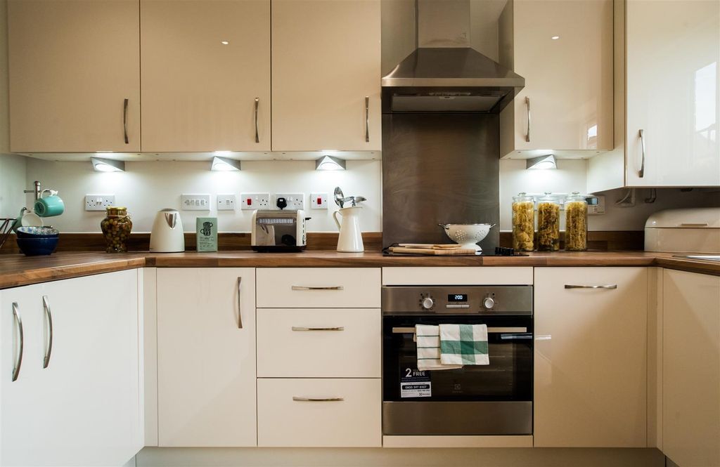 Property photo 3 of 9 Kitchen.Jpg