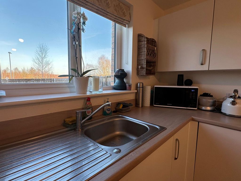 Property photo 2 of 28