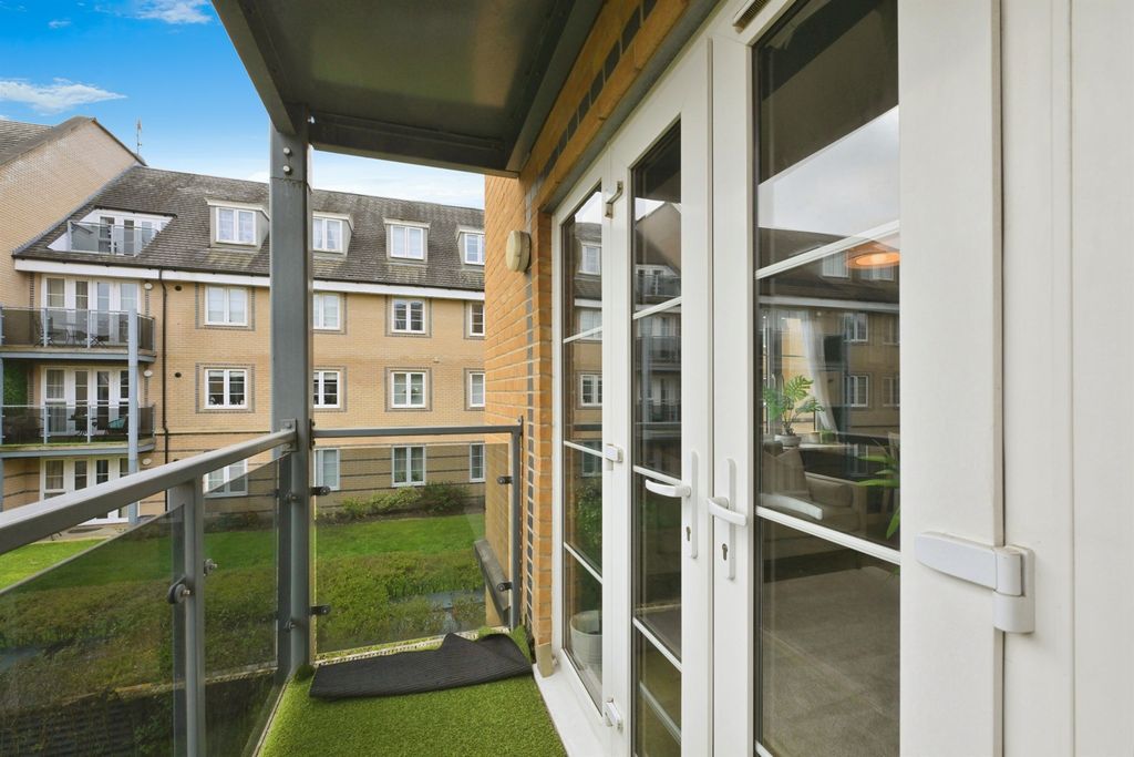 Property photo 3 of 17