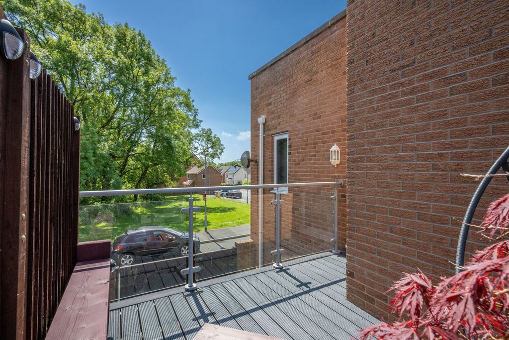 Property photo 2 of 30