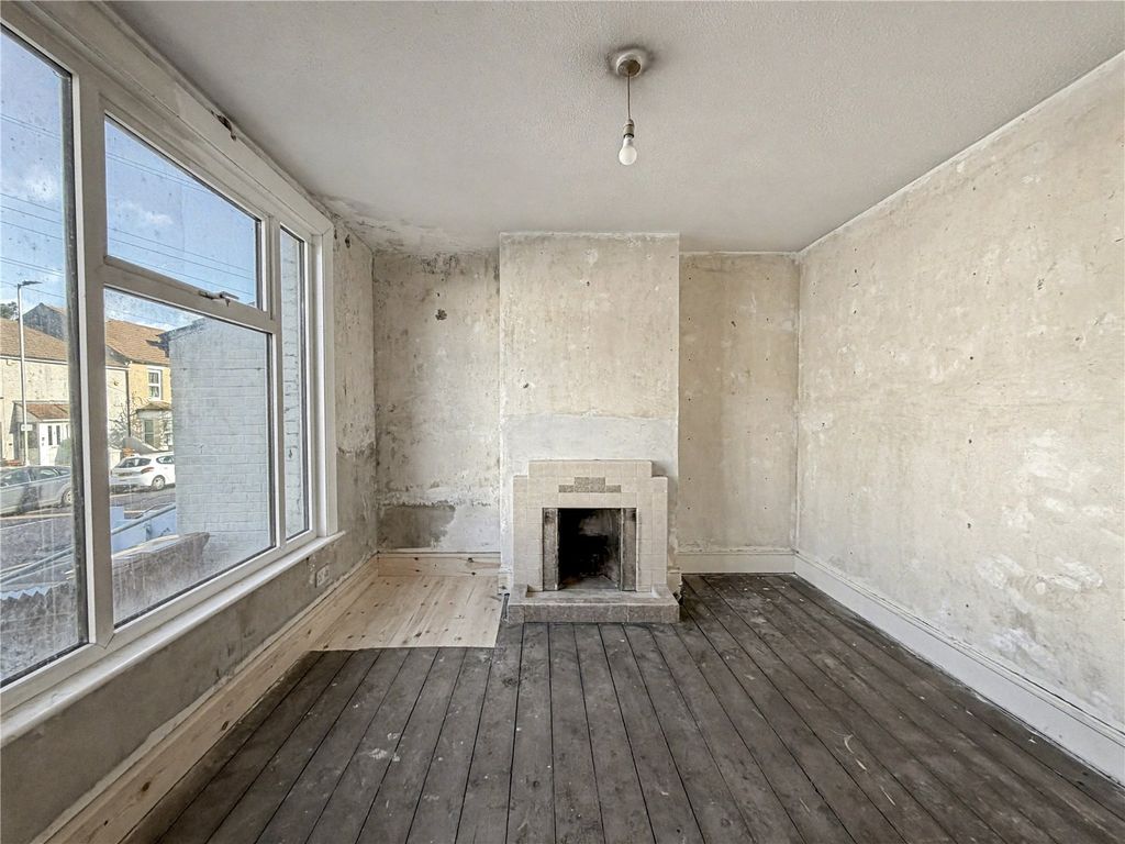 Property photo 3 of 8 Living Room