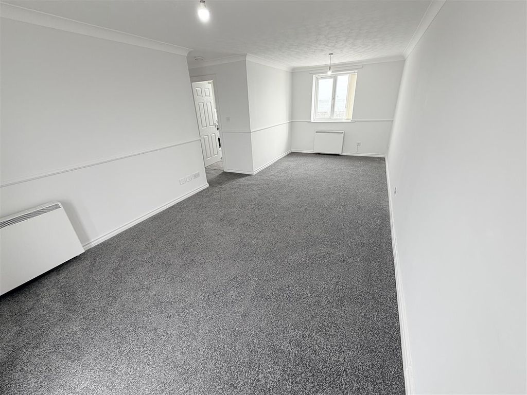 2 bed flat to rentNavigation Point, Middleton Road, Hartlepool TS24 photo 5