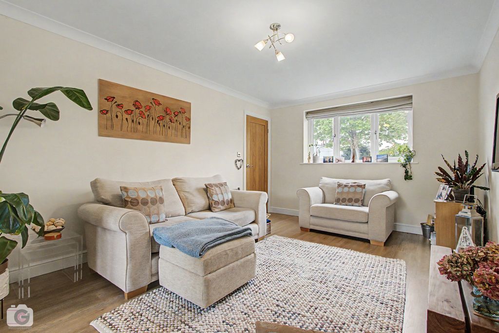 Property photo 2 of 17 Img_9616