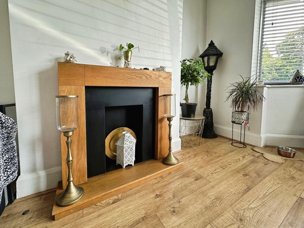 Property photo 3 of 17 Lounge