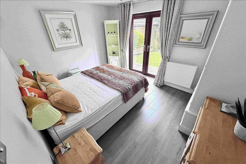 2 bed flat for saleConey Grange, Warfield, Bracknell, Berkshire RG42 photo 5