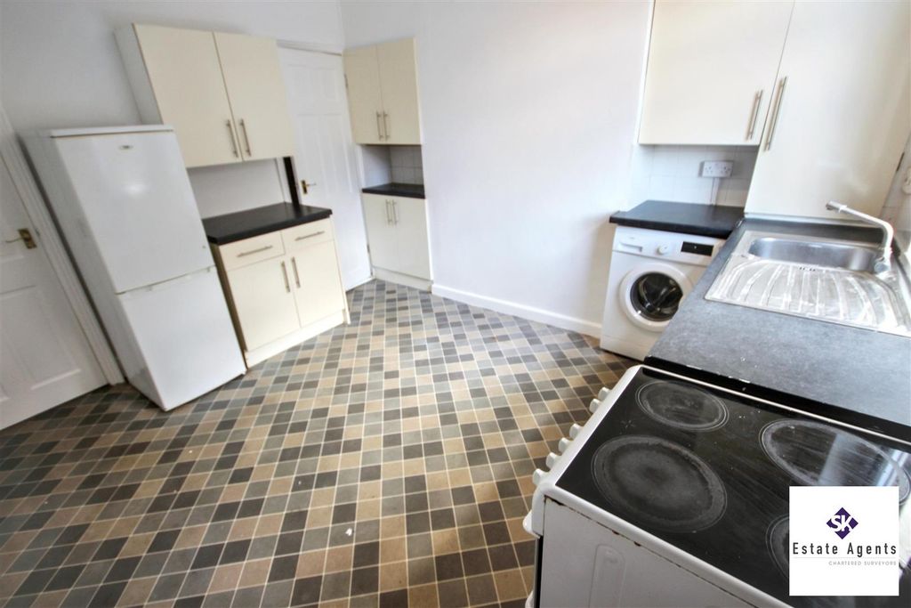 Property photo 3 of 11 Dining Kitchen