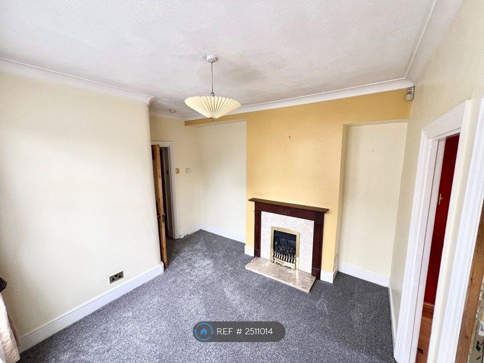 Property photo 2 of 33 Living Room,Very Light End Of Terrace.New Carpet)