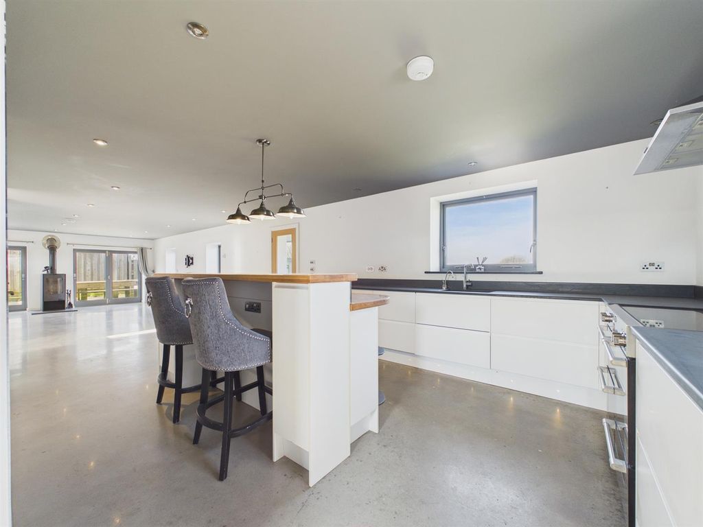 Property photo 3 of 14 Kitchen.Jpg